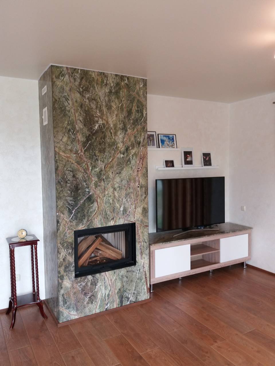 Kominek wyłożony kamieniem naturalnym