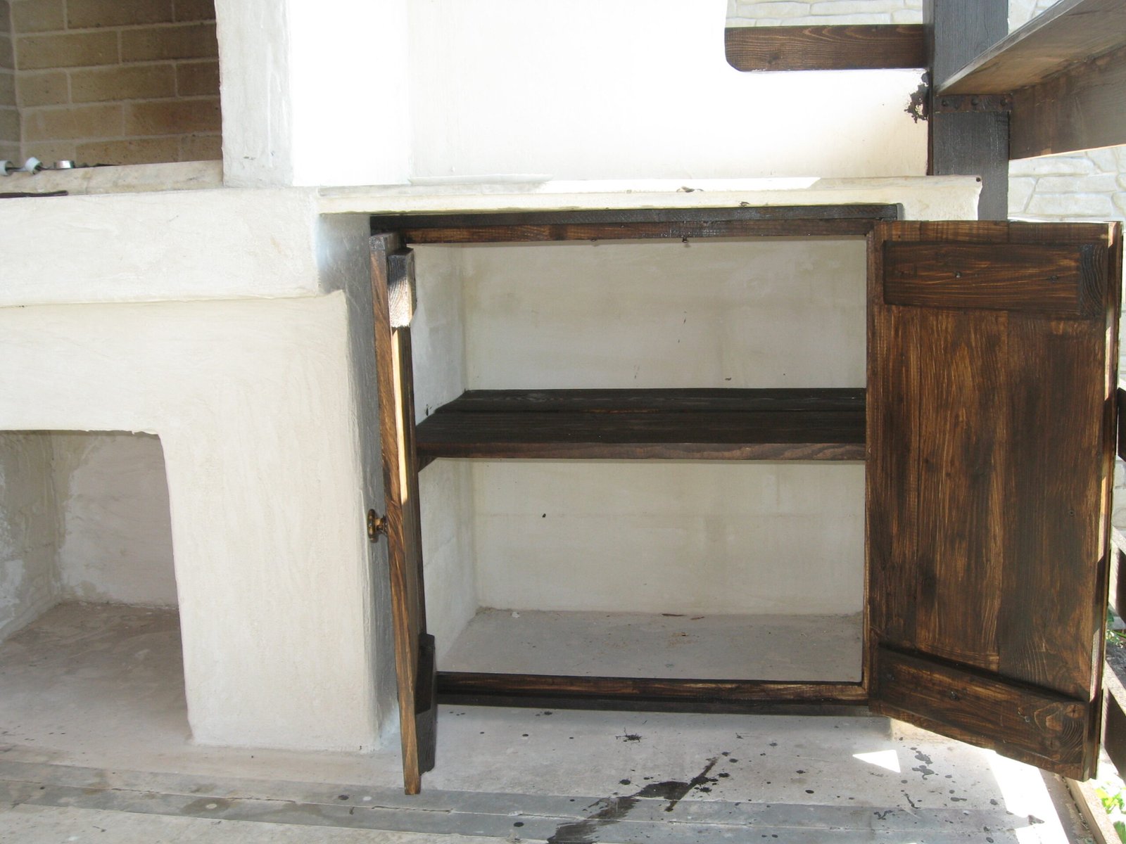 drzwi i półki drewniane do grilla