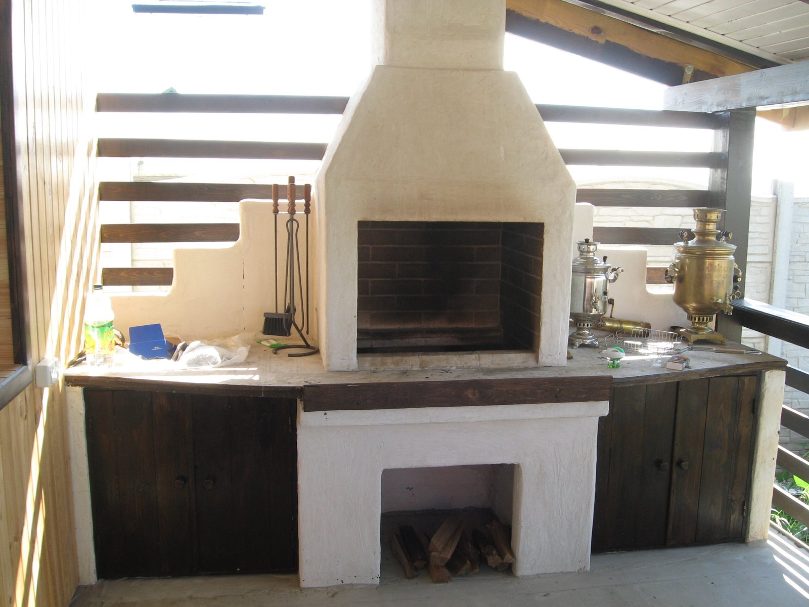 drzwi i półki drewniane do grilla