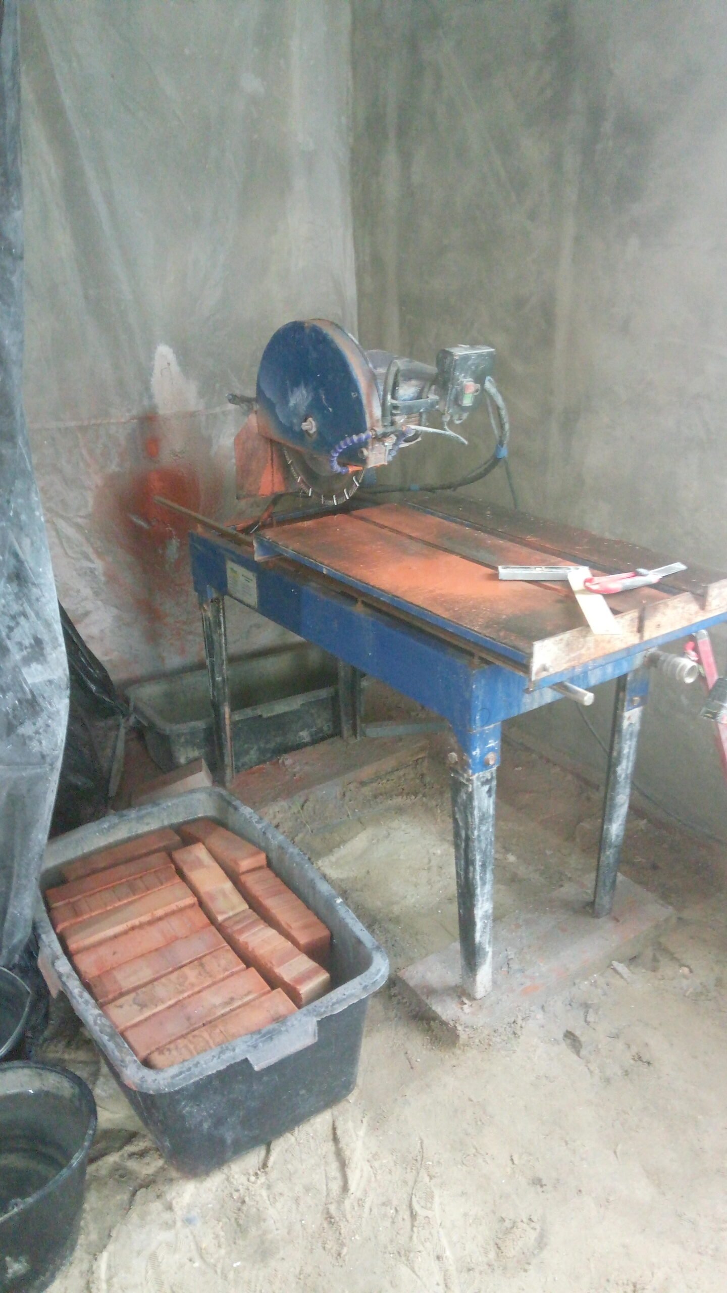 Maszyna do cięcia płytek i cegieł